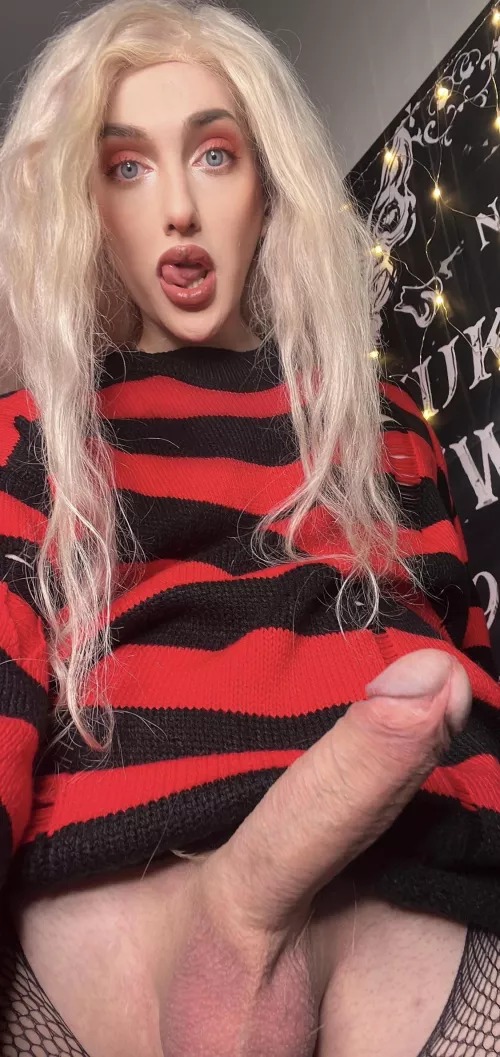 Wrap your lips around that cock and drain me out