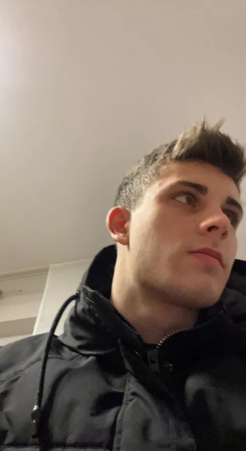 [19] yrs GERMAN looking for a hot top! (Younger prefer) Add: gay221100