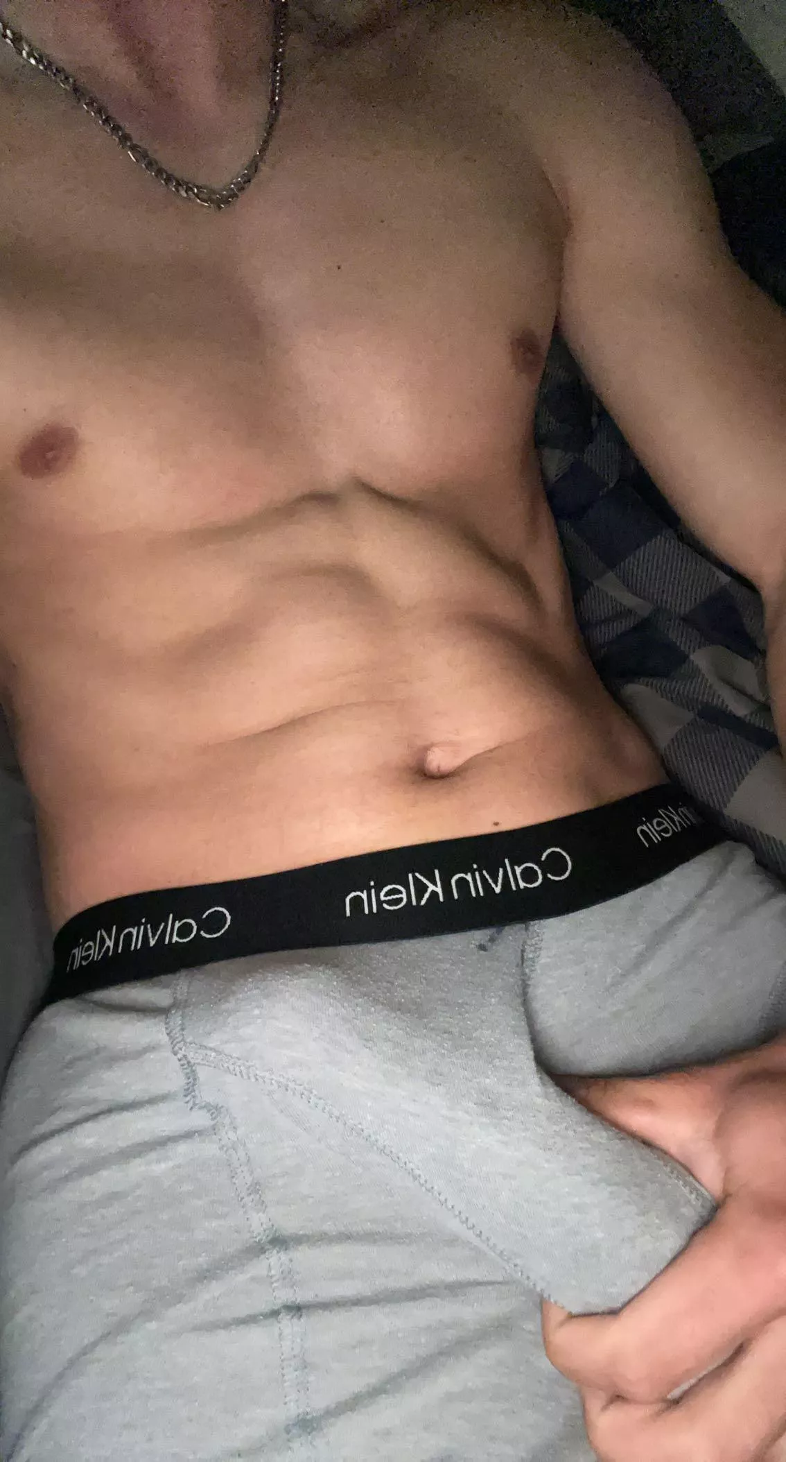 21 fit top looking for slutty bttms to show off for me🤤@fit_top19