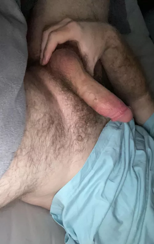 21 m USA hairy college guy looking for bros to JO with hmu @shawneg001