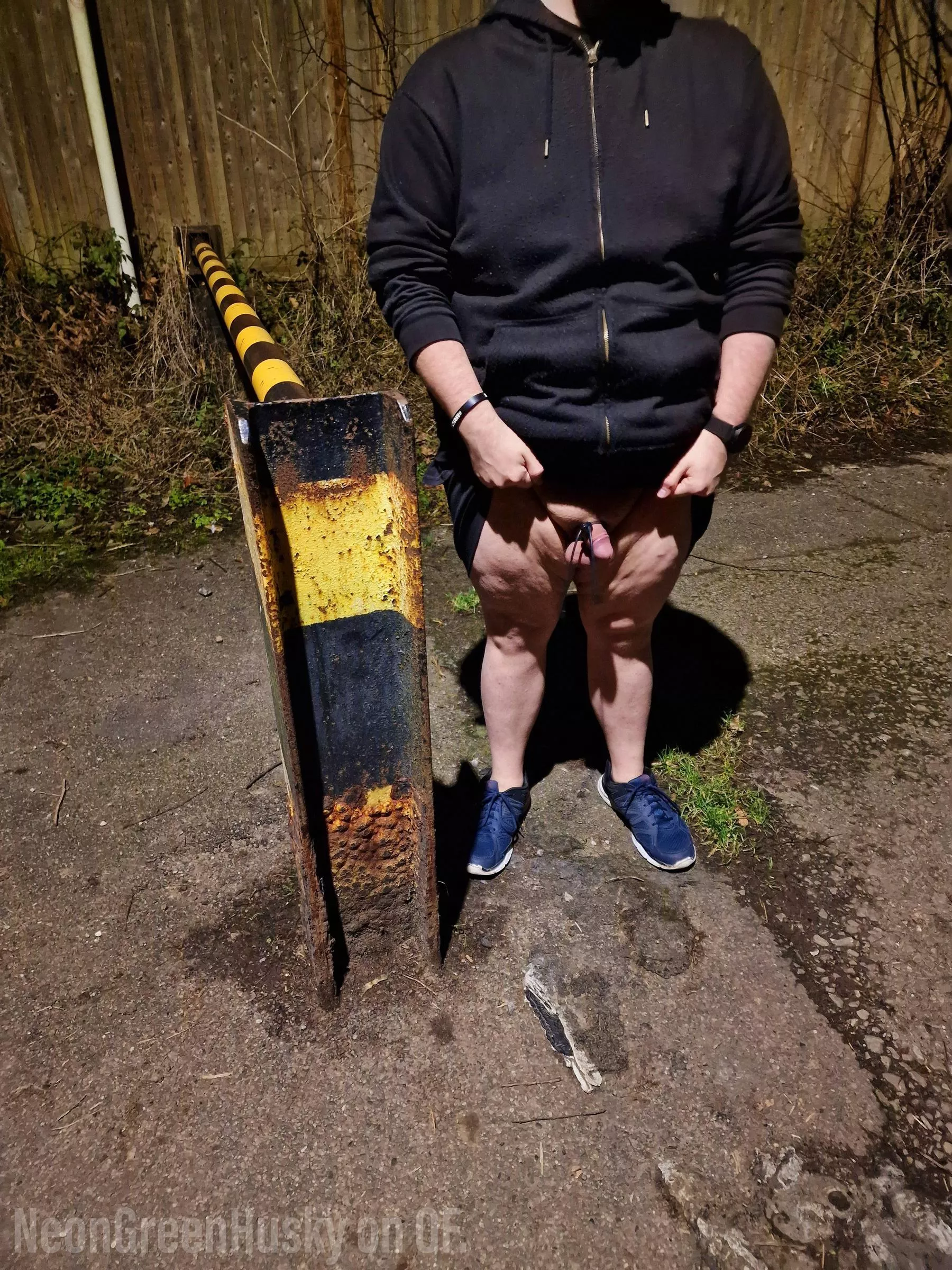 21/M/UK - Would you help this needy chubby pup take care of his throbbing bone in public?