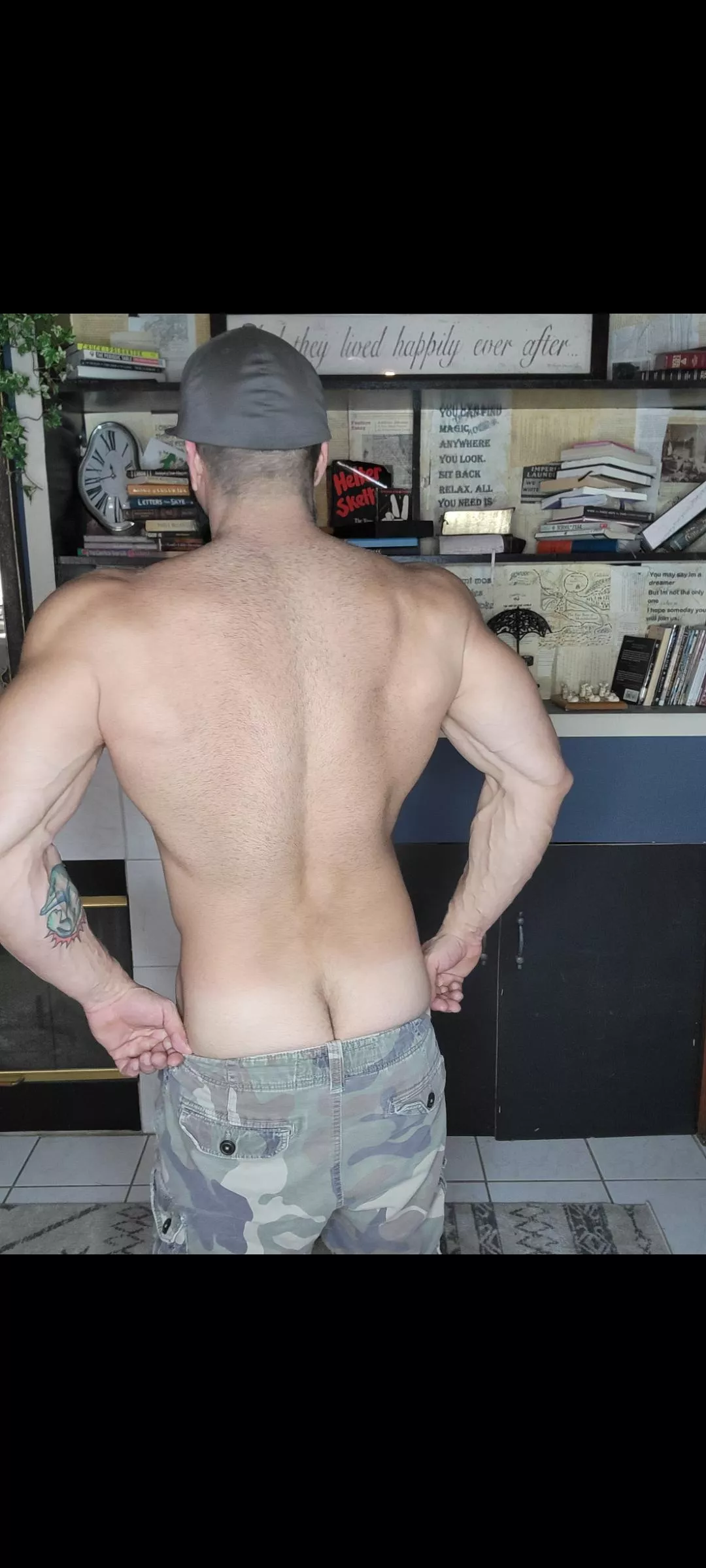 am I too hairy? 6'3 255 man meat!