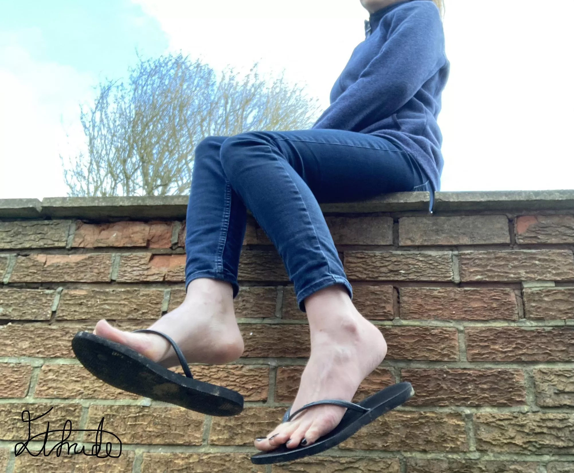 Arches and flip flops, are you looking?