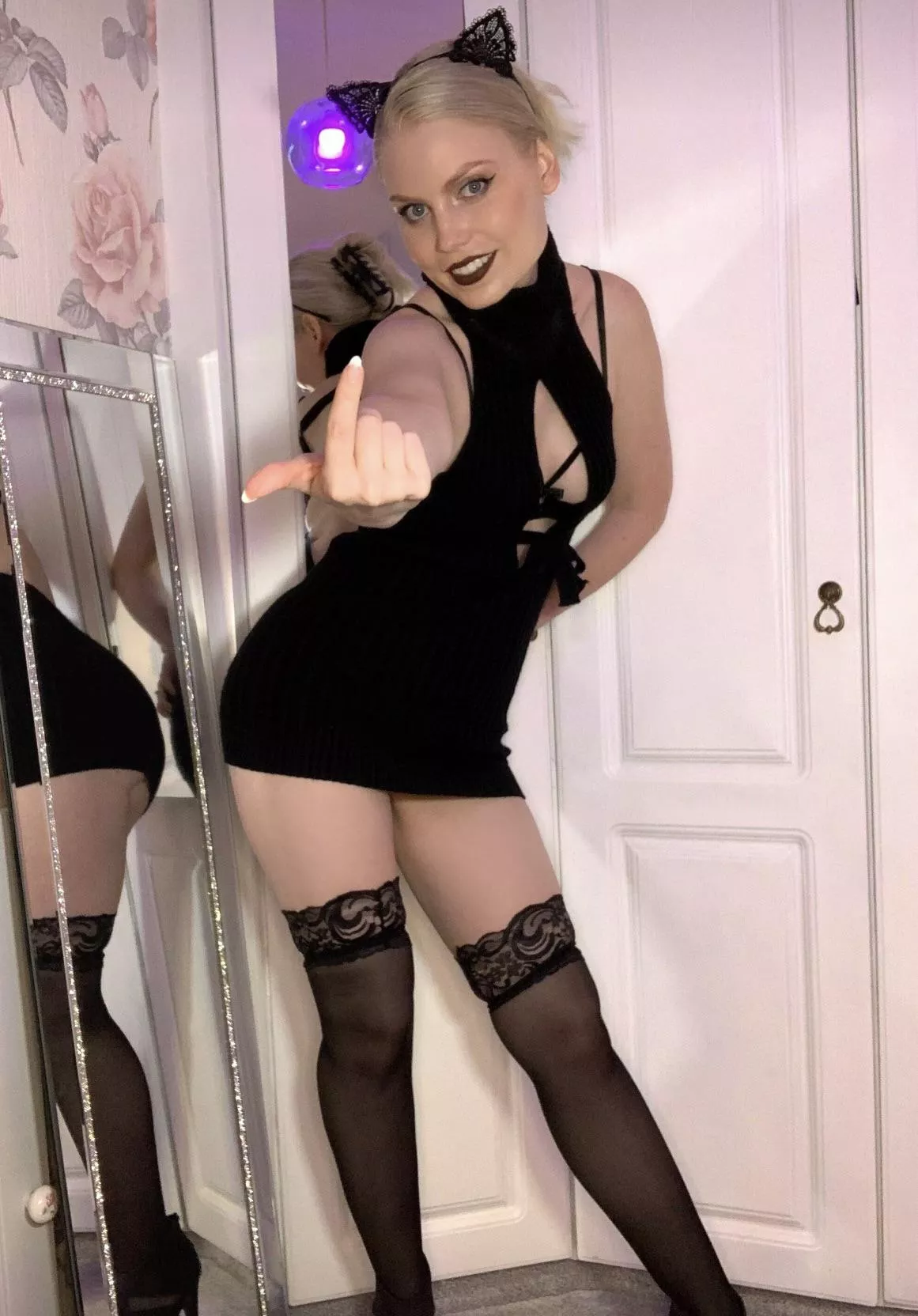 Be a good pet for Mommy Kitty