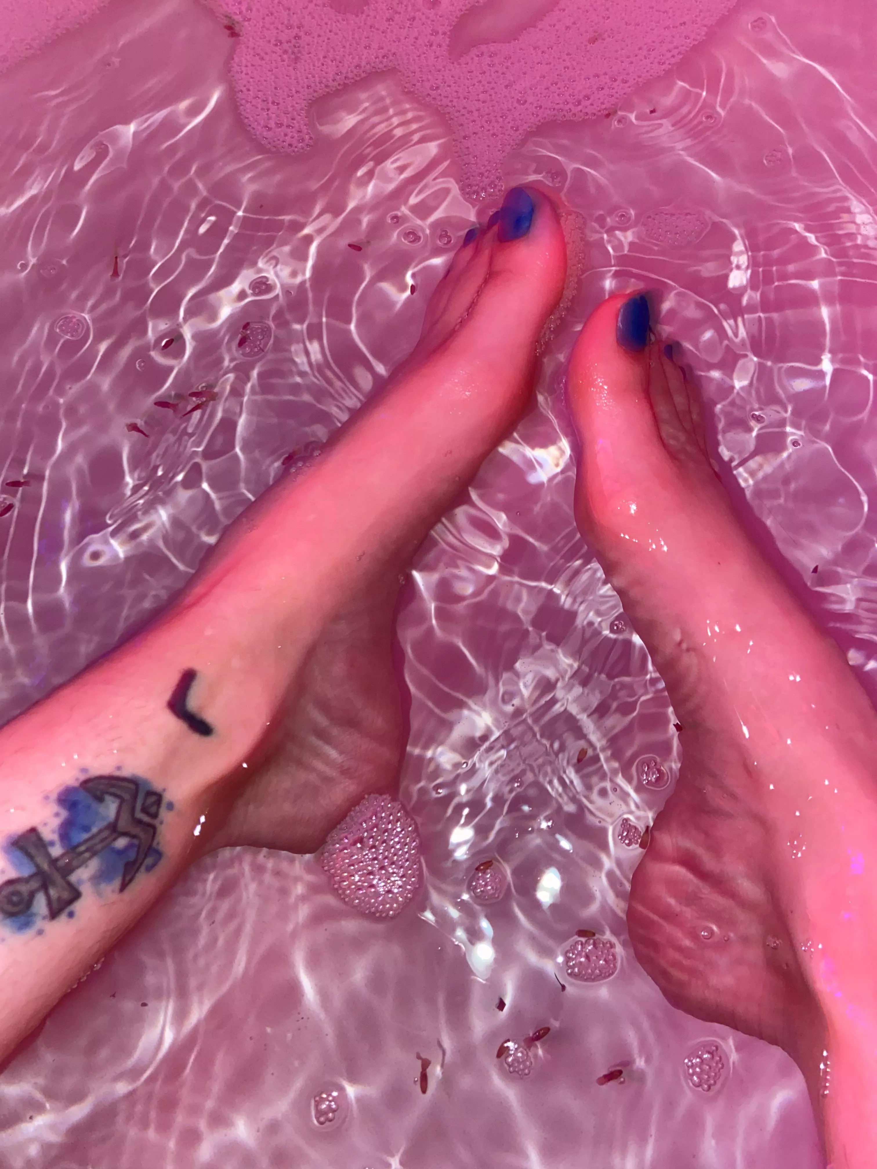 Bless me with some comment karma and I’ll bless your DMs 🥰🤭