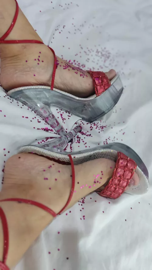 Clean my heels slave👠💦