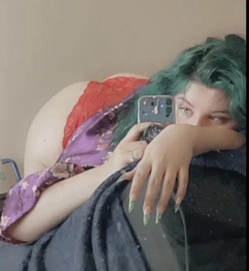 Could really scratch your back up while you’re making me moan 🫦