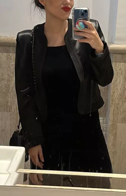 D-Day! Biggest contract of the year.. Let’s sign these monkeys💪 [f]