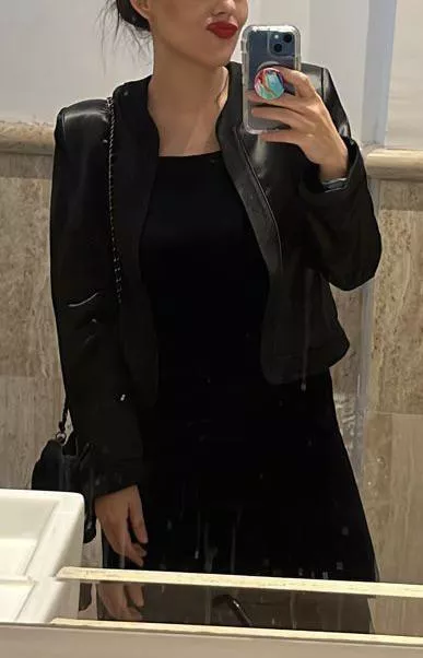 D-Day! Biggest contract of the year.. Let’s sign these monkeys💪 [f]