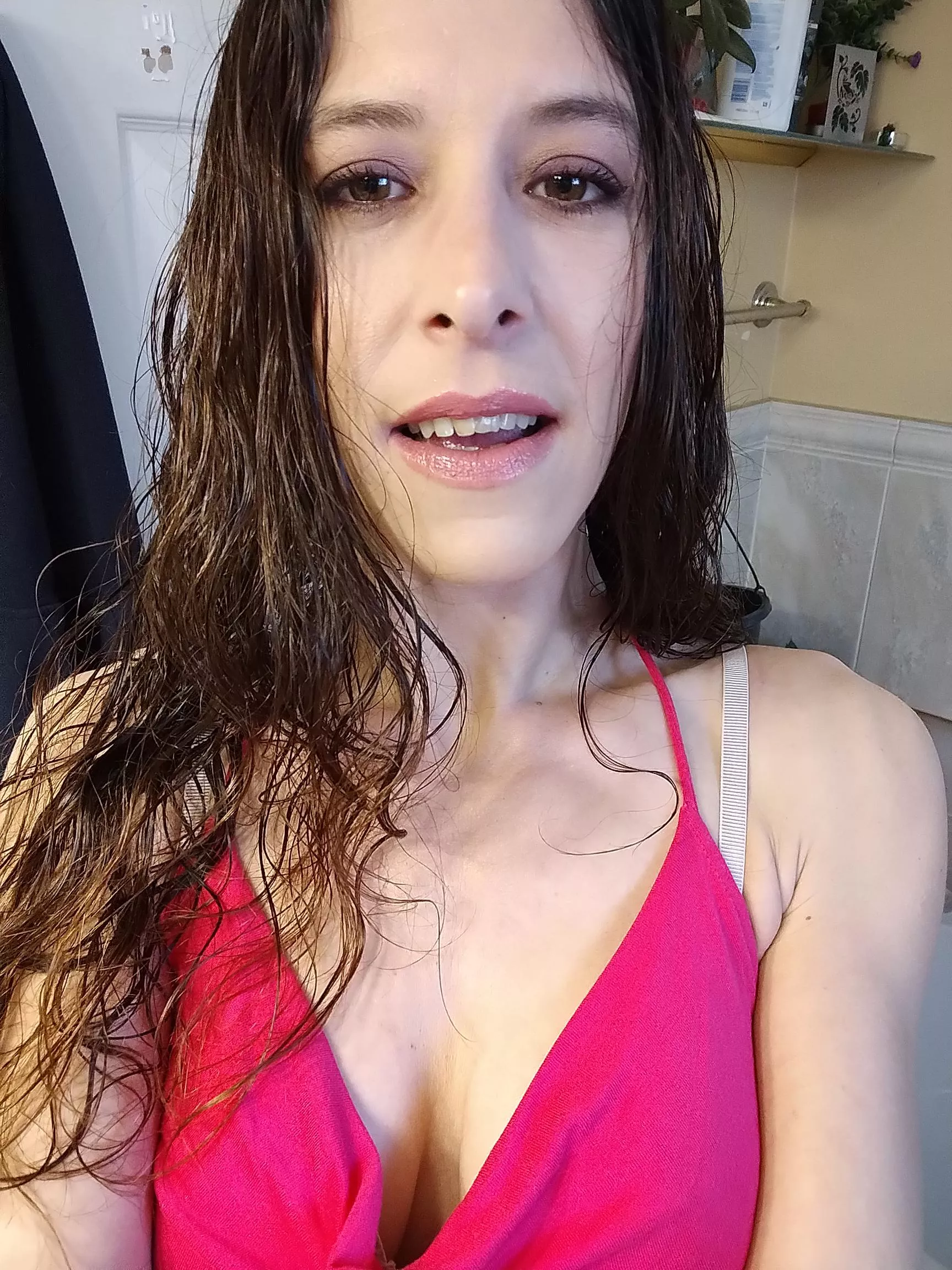 Do you Like my Cleavage in this Dress??💋