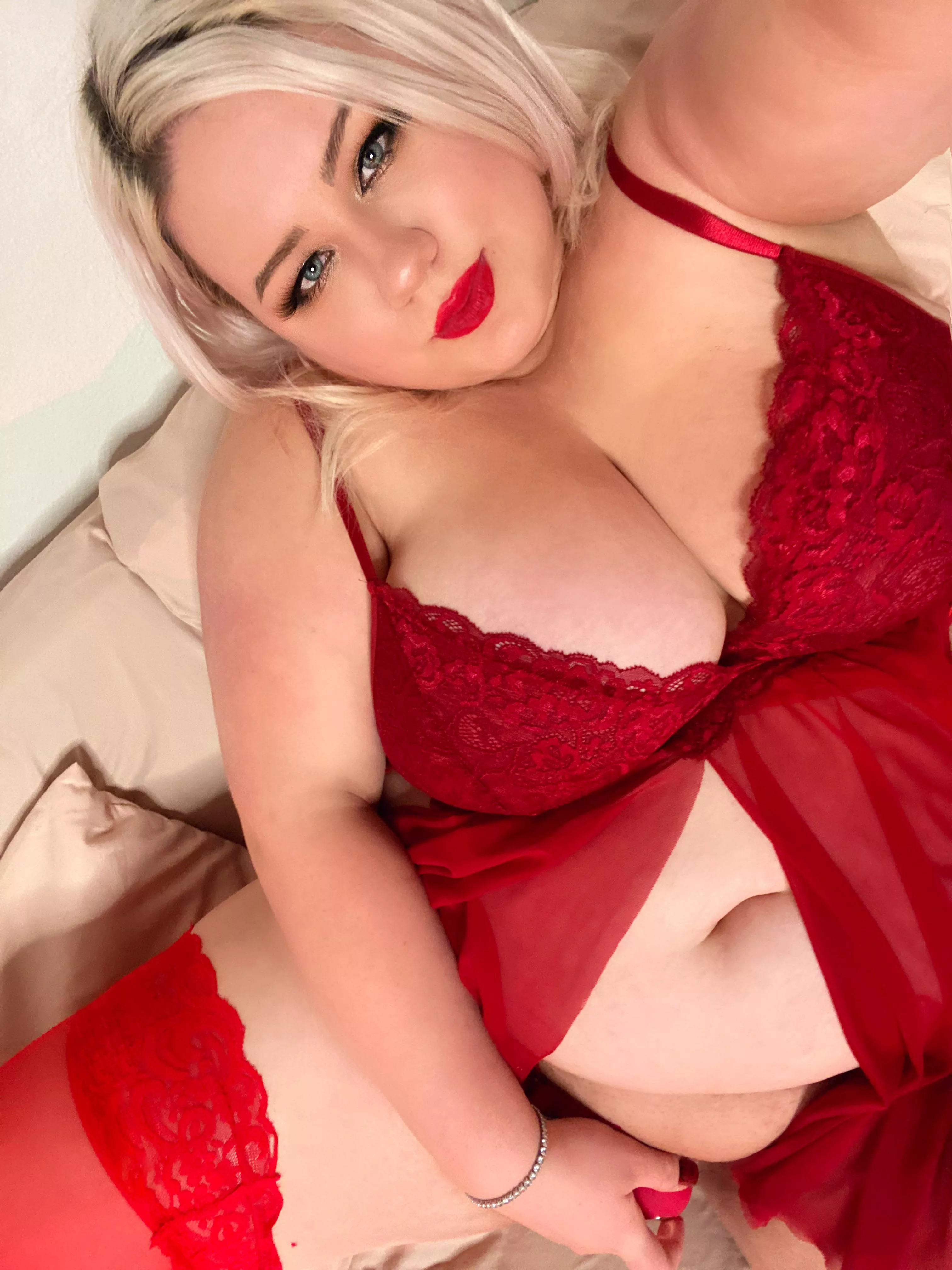 Do you mind if I masturbate while you jerk off over me? 🤤