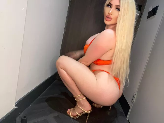 Drop everything and come to me I'm so horny