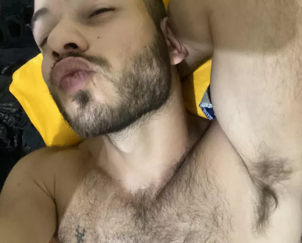 Gimme a kiss! 😘😜