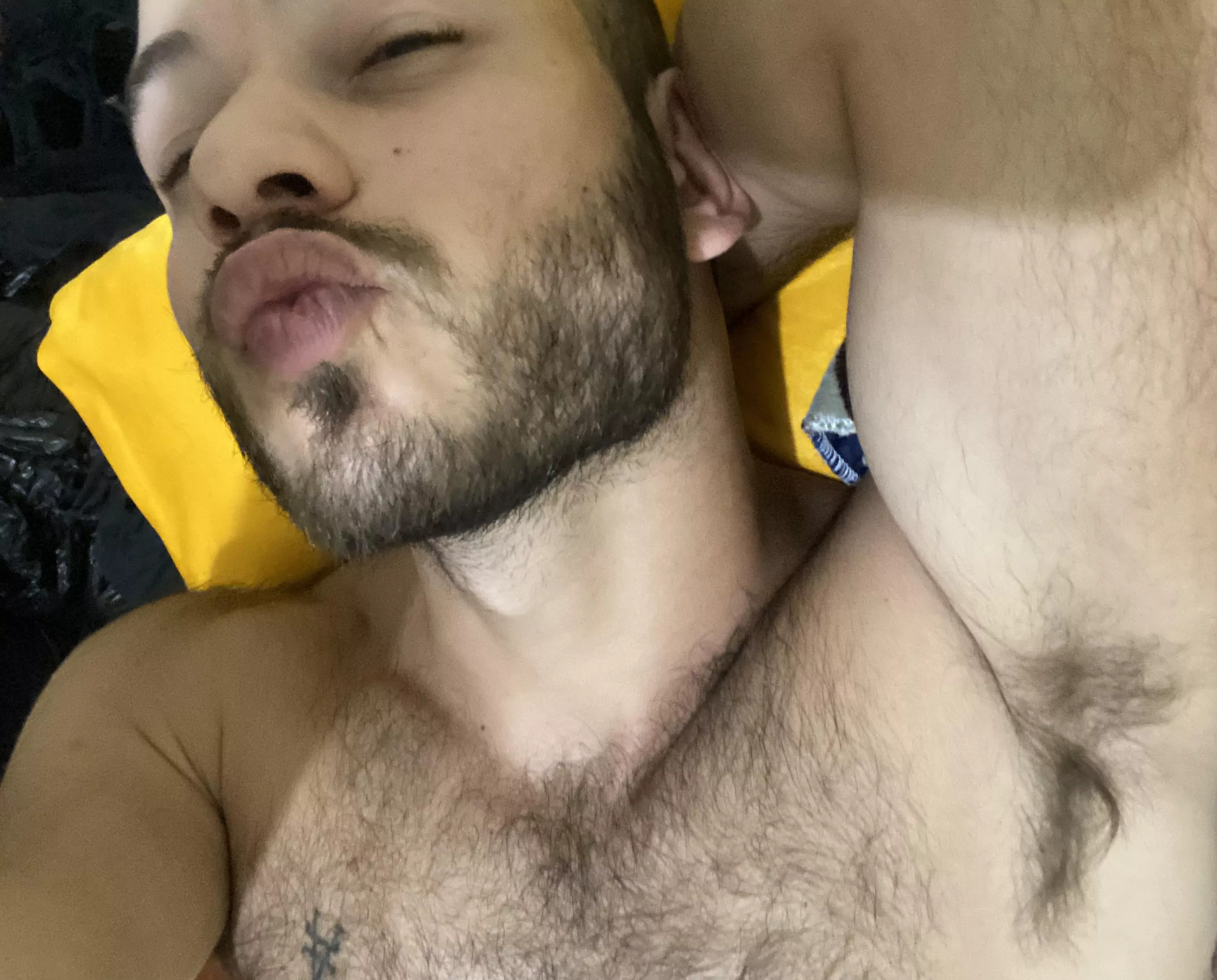 Gimme a kiss! 😘😜