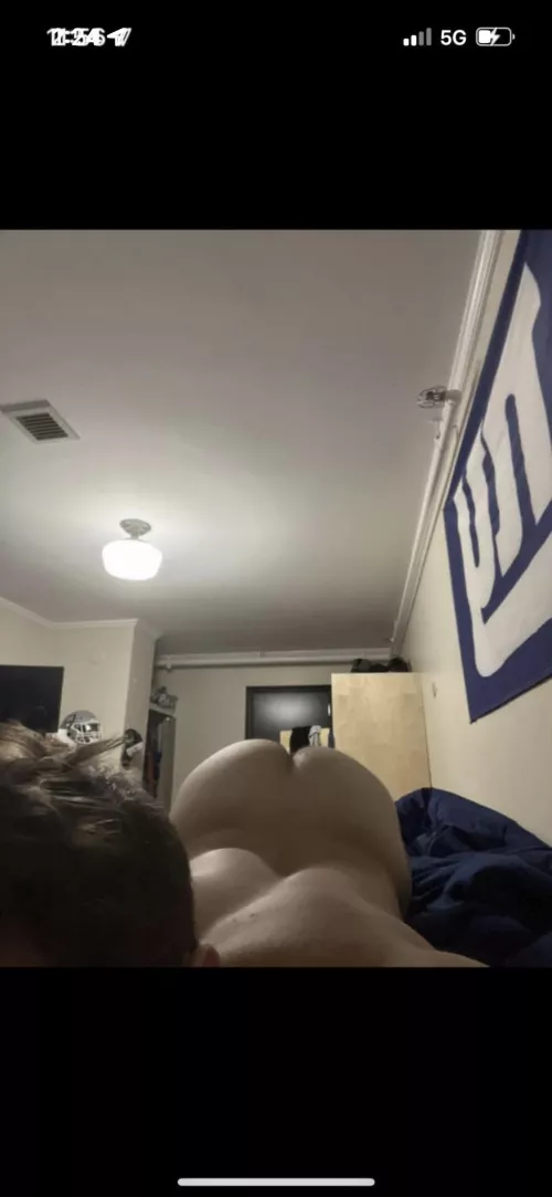 Give me ur honest opinion 1-10 on my booty and I’m in Greensboro if anyone wants to meet tonight at 7