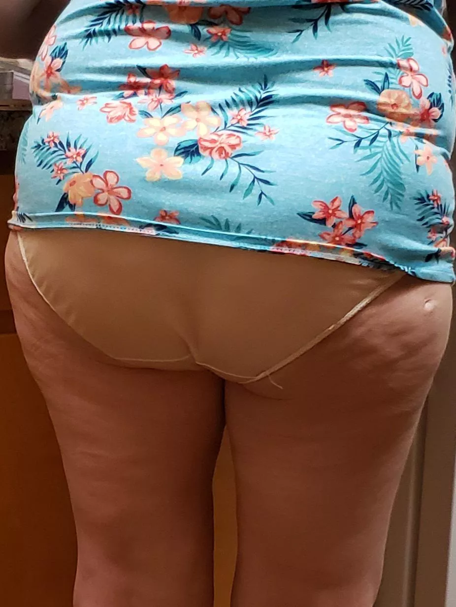 Good morning boys, hubby just left for work. I have such a cock hangover from yesterday and I figure the best cure is to take more cock 😉