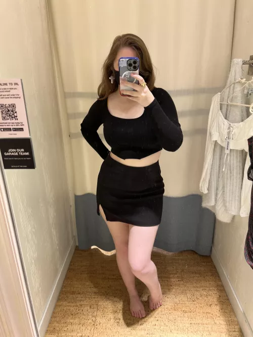 Gotta love all black from time to time (f)