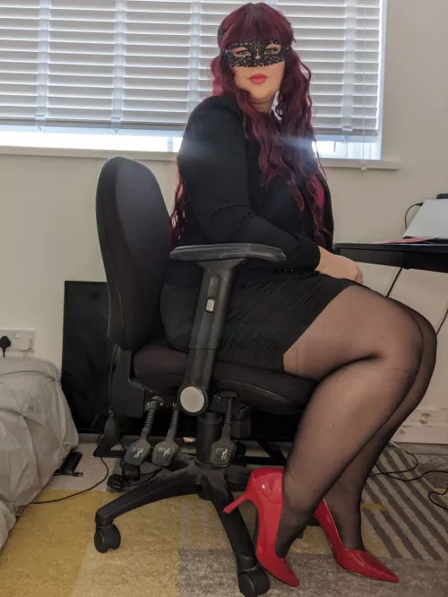 I love these red shiny heels, perfect for a valentine's fit