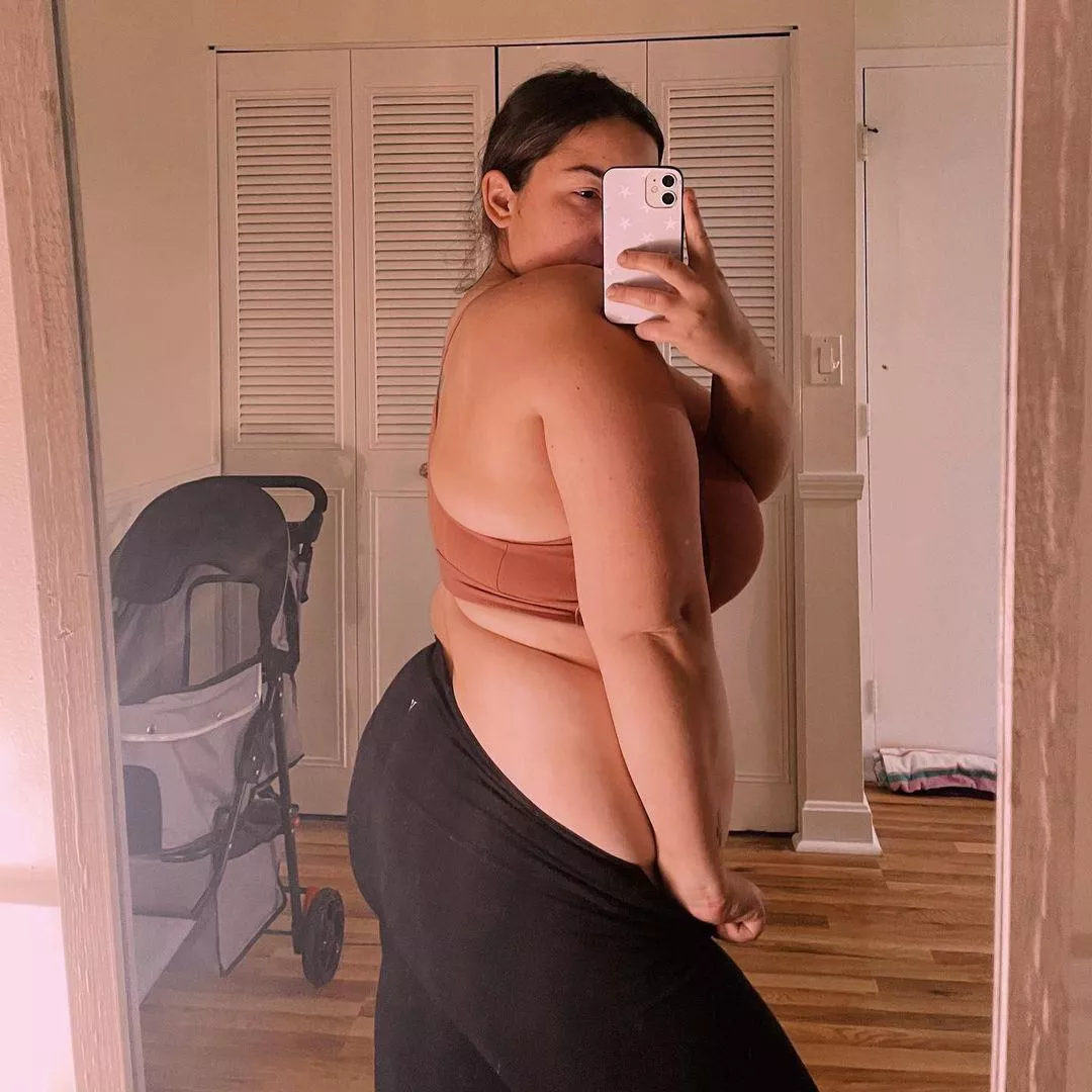 I need a feeder that would put me on a food challenge, see how much calories I can take in a stuffing 🤤🍕🍔