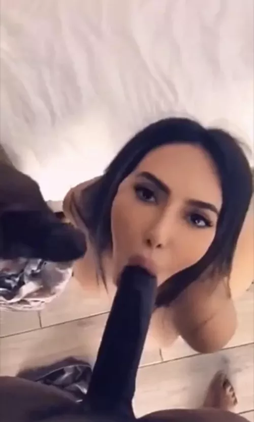 I want too gang bang her she looks so sexy sucking dick 🤤