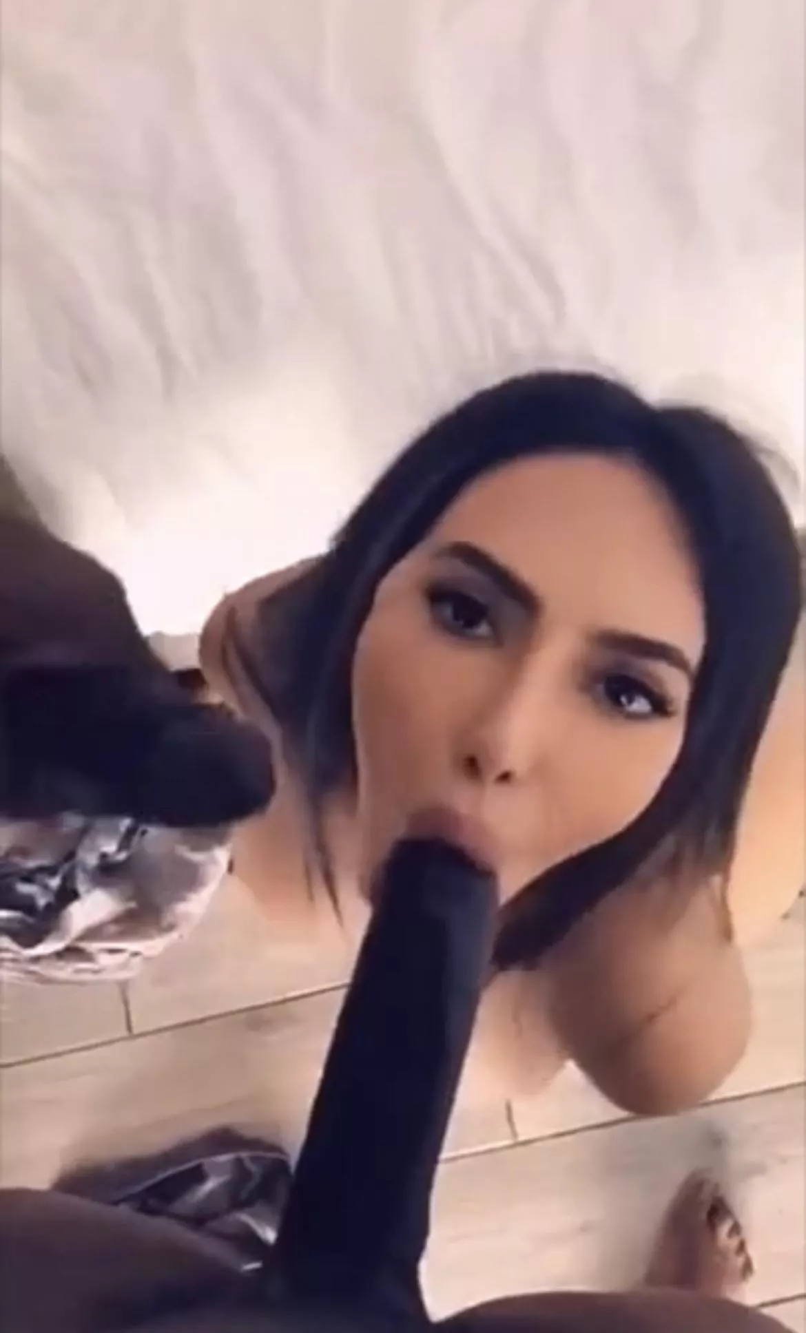 I want too gang bang her she looks so sexy sucking dick 🤤
