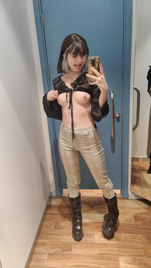 imagine you're my bf and I send you this while you're waiting for me to try all the clothes on