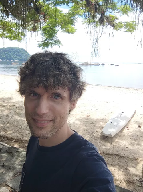 Just a walk around the island🏝️...no I didn't shave🤷🏻