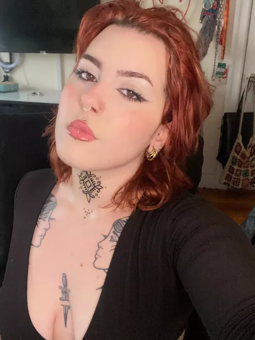 Just wanted to show off the new neck tat 🤭