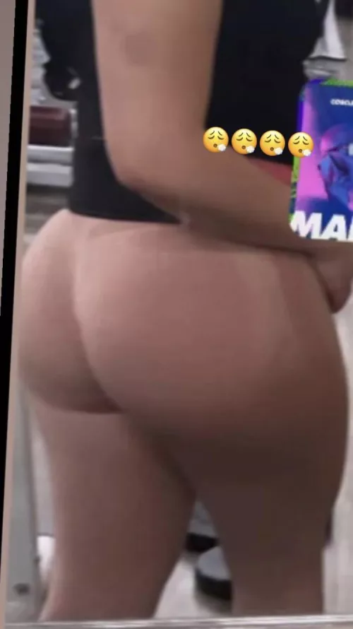 Lillian ass