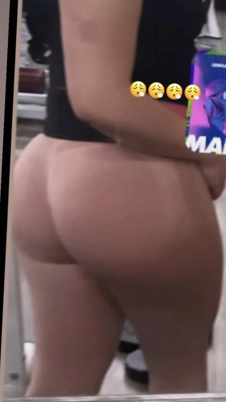 Lillian ass