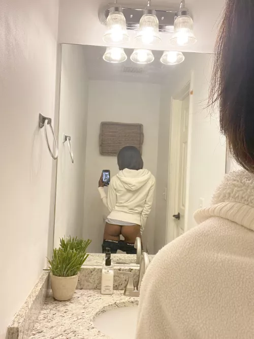 [Mrs] No show thongs can be tricky but they’re there 😛