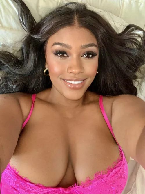 my absolute fav pink bra💕💕