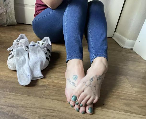 My feet are itching for you to service them today ❤️