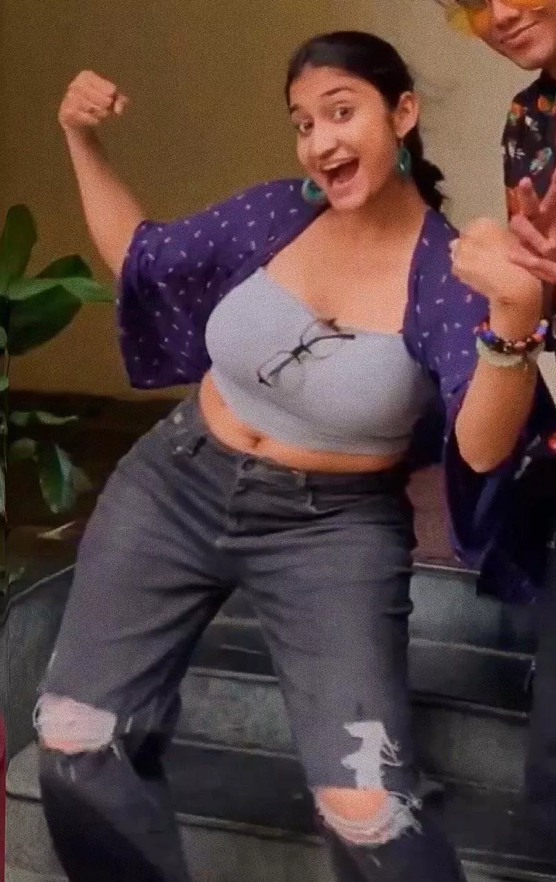 My friend posing 😆👀