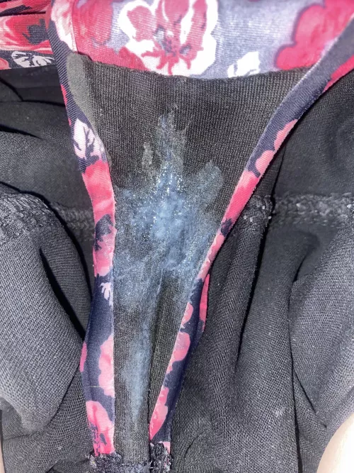 Nothing like the feeling of a soaked pair of panties ❤️