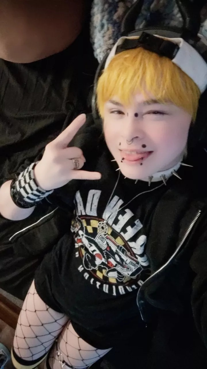 Punk fembois allowed? 👉👈