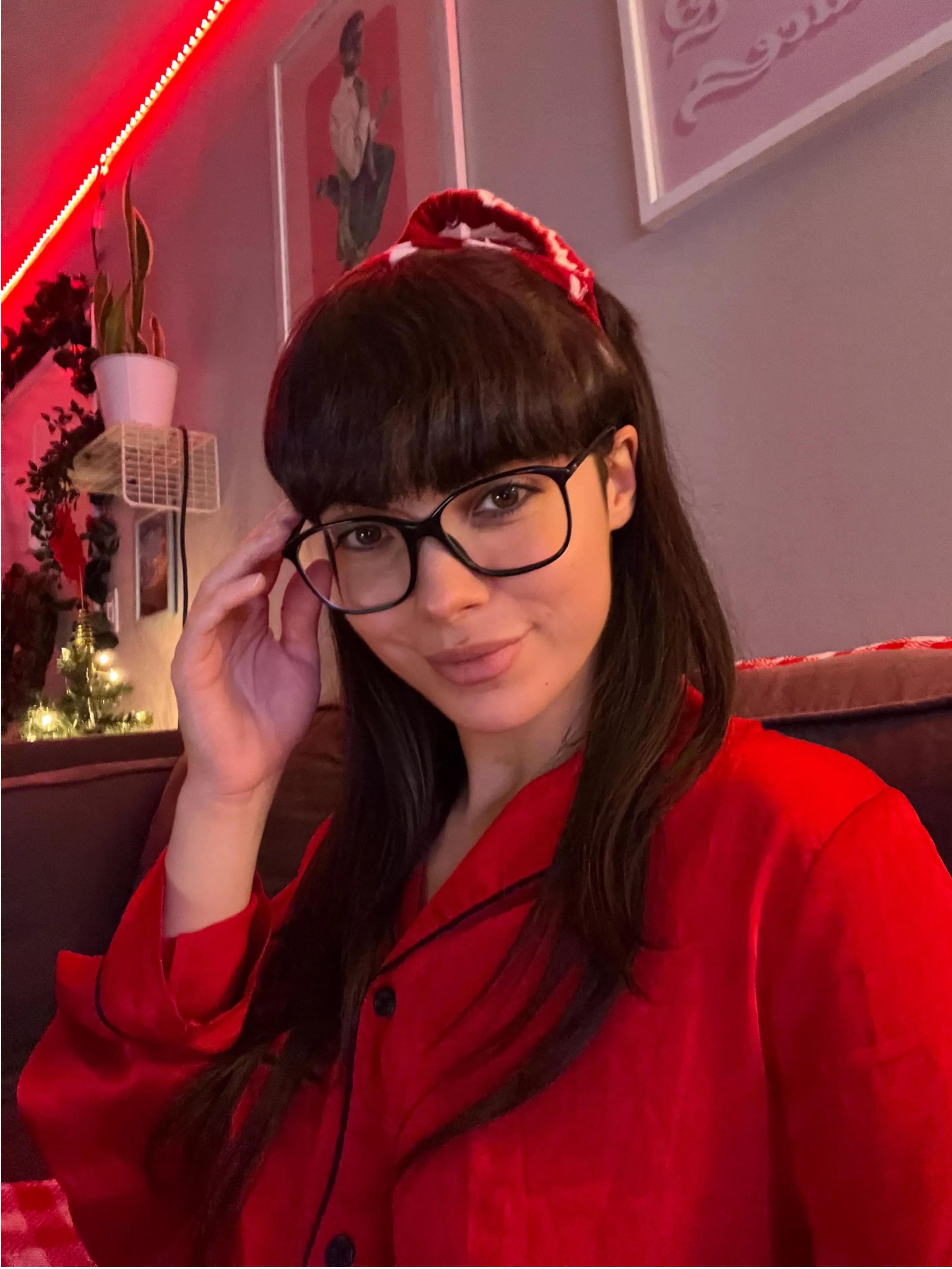 Roll a blunt and I’ll smoke 2 things ;)