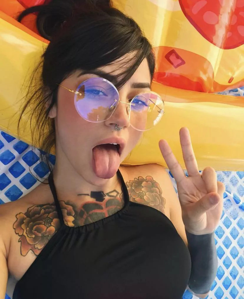 Say hi if you want Mommy to dominate and humiliate you[f]