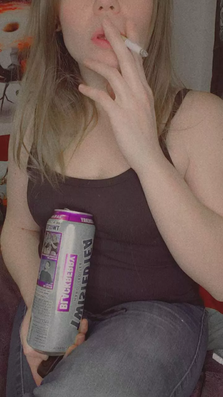 Smoke and a drink before bed tonight 🤪😘