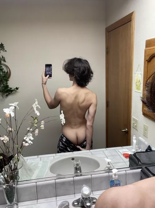 There’s a crack in my mirror 🙄