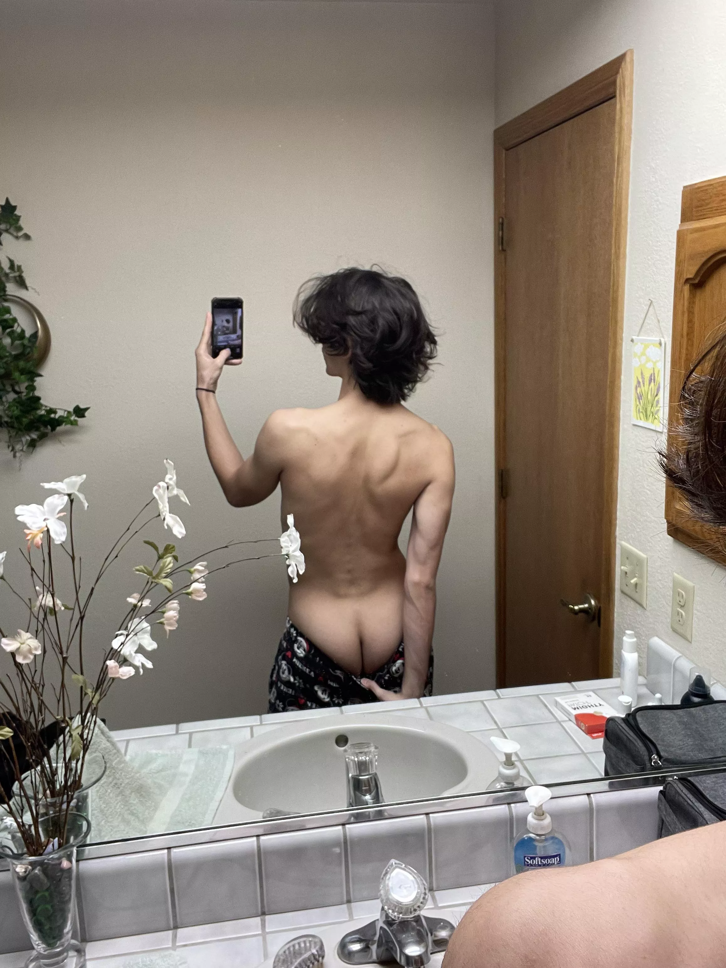 There’s a crack in my mirror 🙄