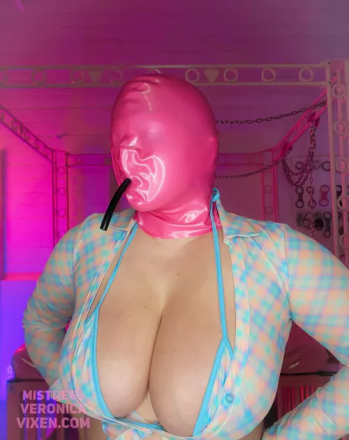 Trying out one of My new hoods. If I can handle it so can my subs 😝