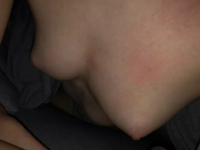 who wants to see more of my pointy boobs?😃