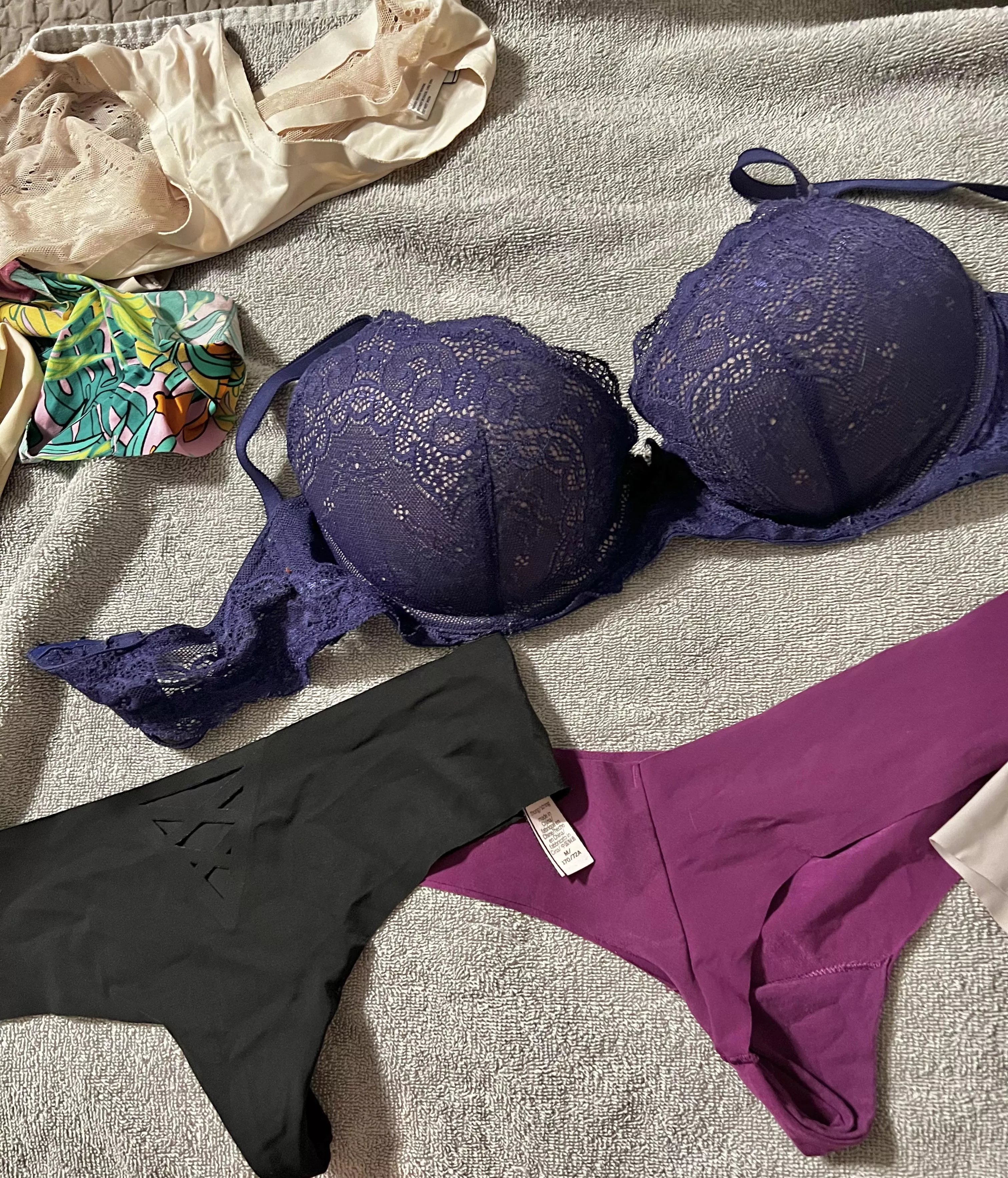 Wish I had a buddy that wants to sniff and cum on these with.