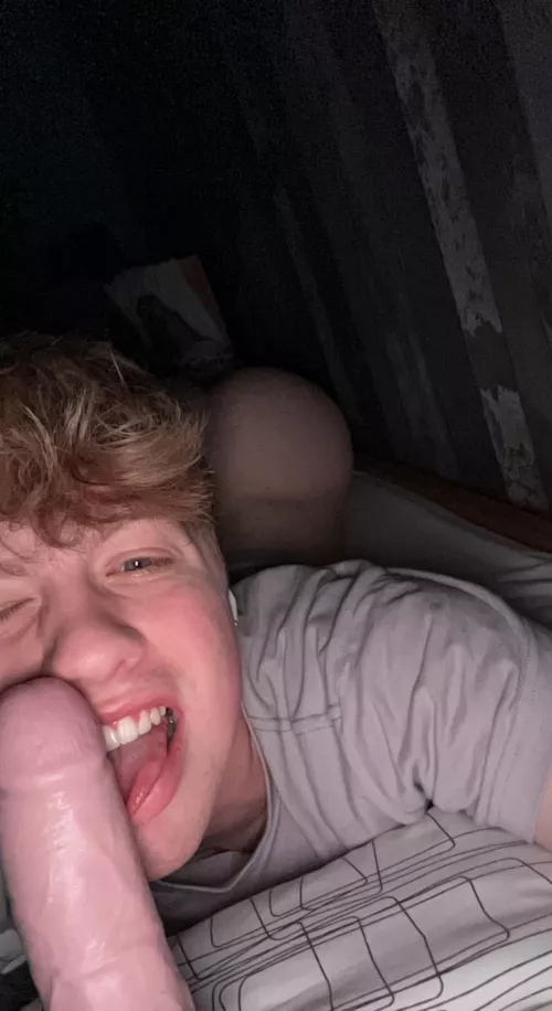 18 fit bottom in need of a HUGE dick or dom muscular top to use my tight hole for their pleasure! sc: nz0205