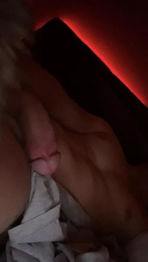 20 M , like bottom and sissy add me seamre23