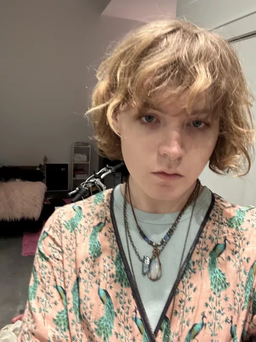 22 mtf but in fluid squiggly femboy mode :3