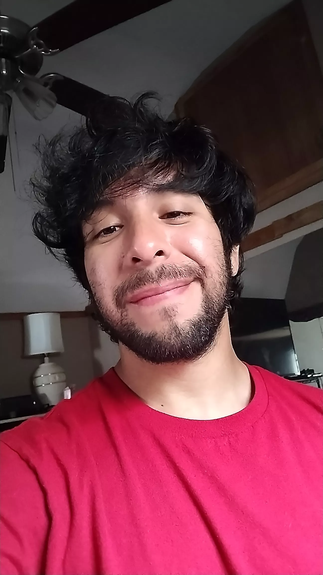 (31yo) recharging after a busy weekend. Anyone down to chat? 😁✨