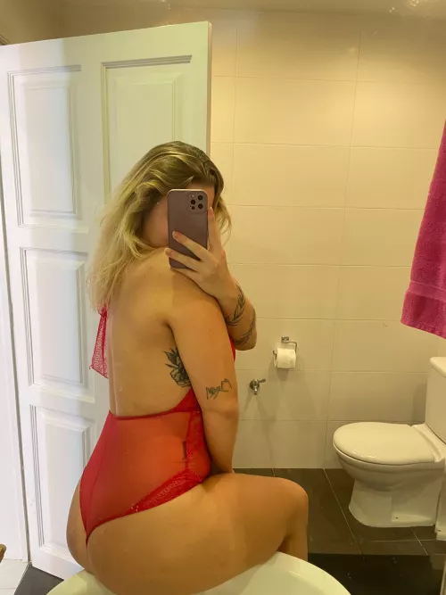 am I girlfriend material ?