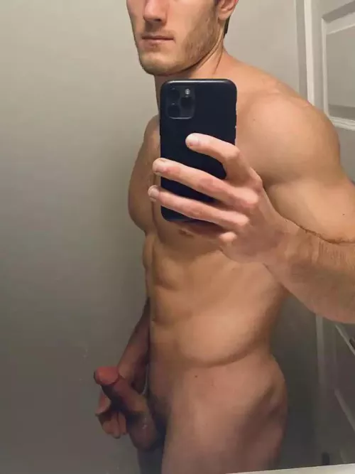 Any masculine muscle bottoms on?